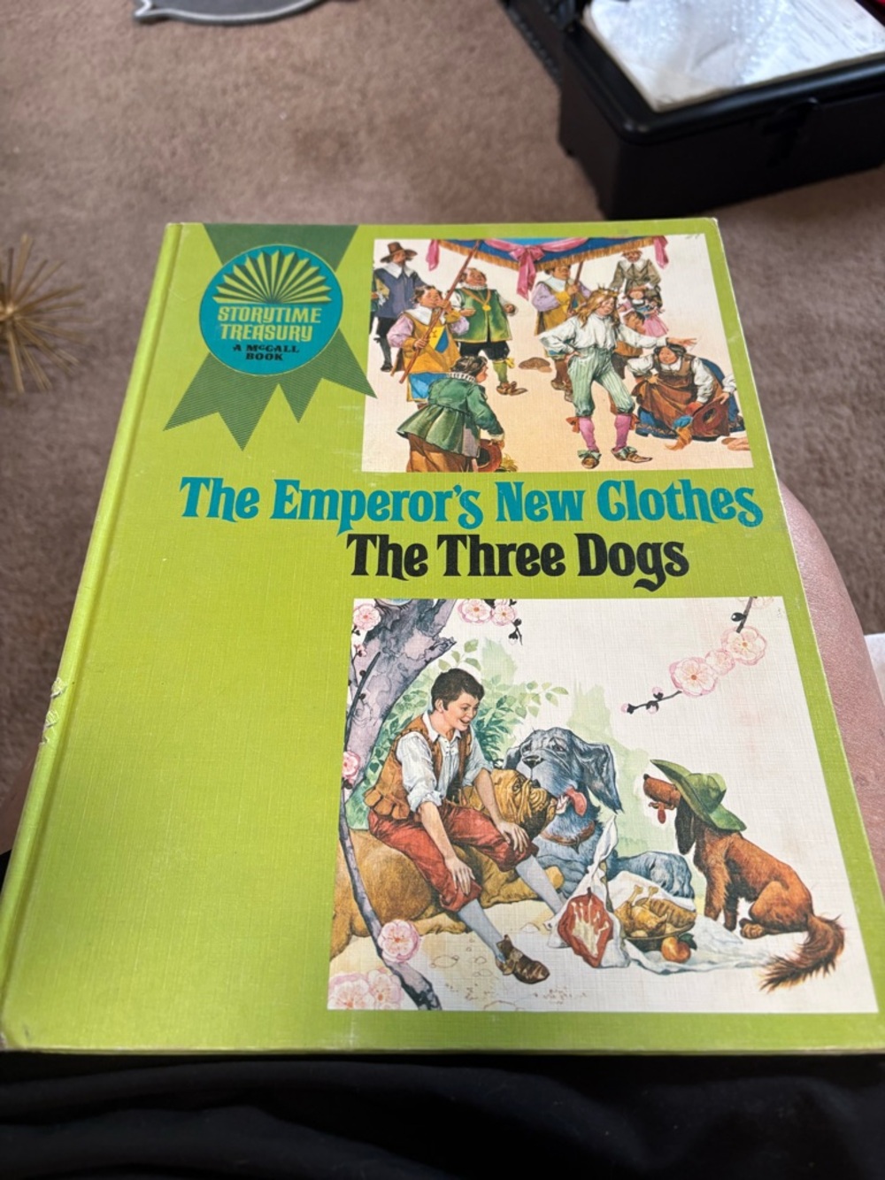 The Emperor's New Clothes / The Three Dogs (Storytime Treasury)